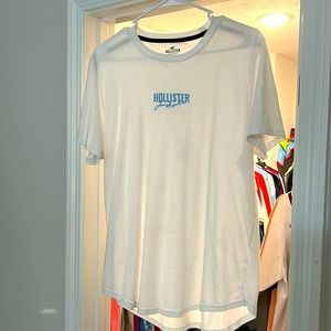 Never worn Hollister Hem t-shirt